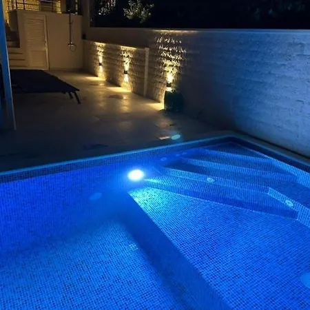 Palavra - With Amazing Sea Views And Heated Pool 트로기르