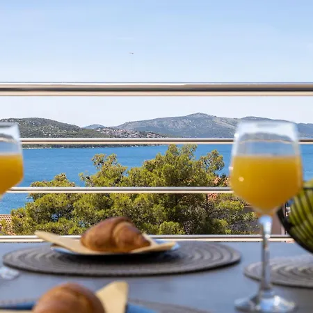Palavra - With Amazing Sea Views And Heated Pool Apartment Trogir