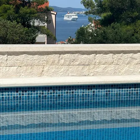 Palavra - With Amazing Sea Views And Heated Pool 아파트 트로기르