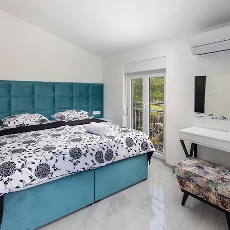 Palavra - With Amazing Sea Views And Heated Pool 아파트 트로기르