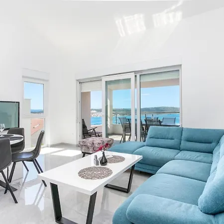Palavra - With Amazing Views And Shared Heated Pool * Trogir