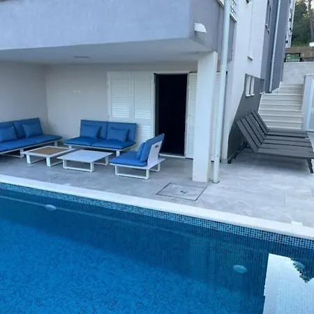 Palavra - With Amazing Views And Shared Heated Pool Apartment Trogir