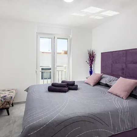 Apartment Palavra - With Amazing Views And Shared Heated Pool Trogir