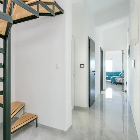 Palavra - With Amazing Views And Shared Heated Pool * Trogir