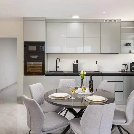 Palavra - With Amazing Views And Shared Heated Pool Apartment *