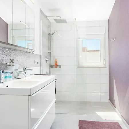 Apartment Palavra - With Amazing Views And Shared Heated Pool Trogir