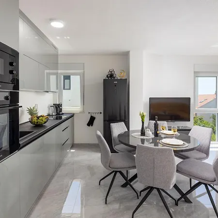Palavra - With Amazing Views And Shared Heated Pool * Trogir