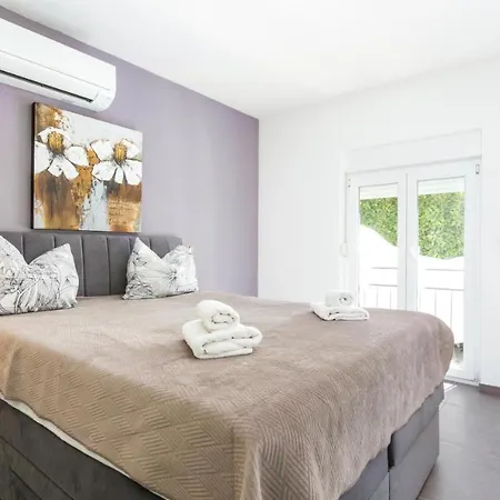 Palavra - With Amazing Views And Shared Heated Pool *