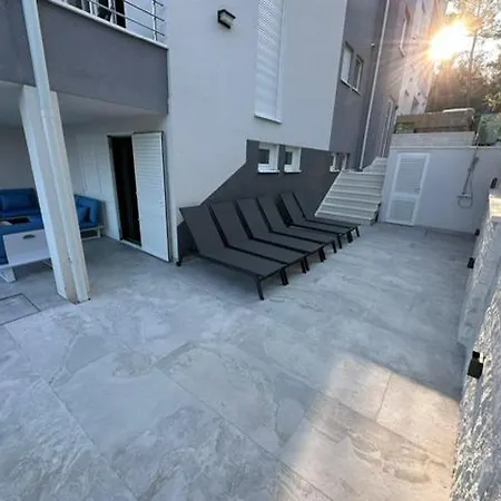 Palavra - With Amazing Views And Shared Heated Pool * Trogir