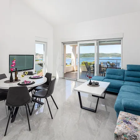 Palavra - With Amazing Views And Shared Heated Pool Apartment
